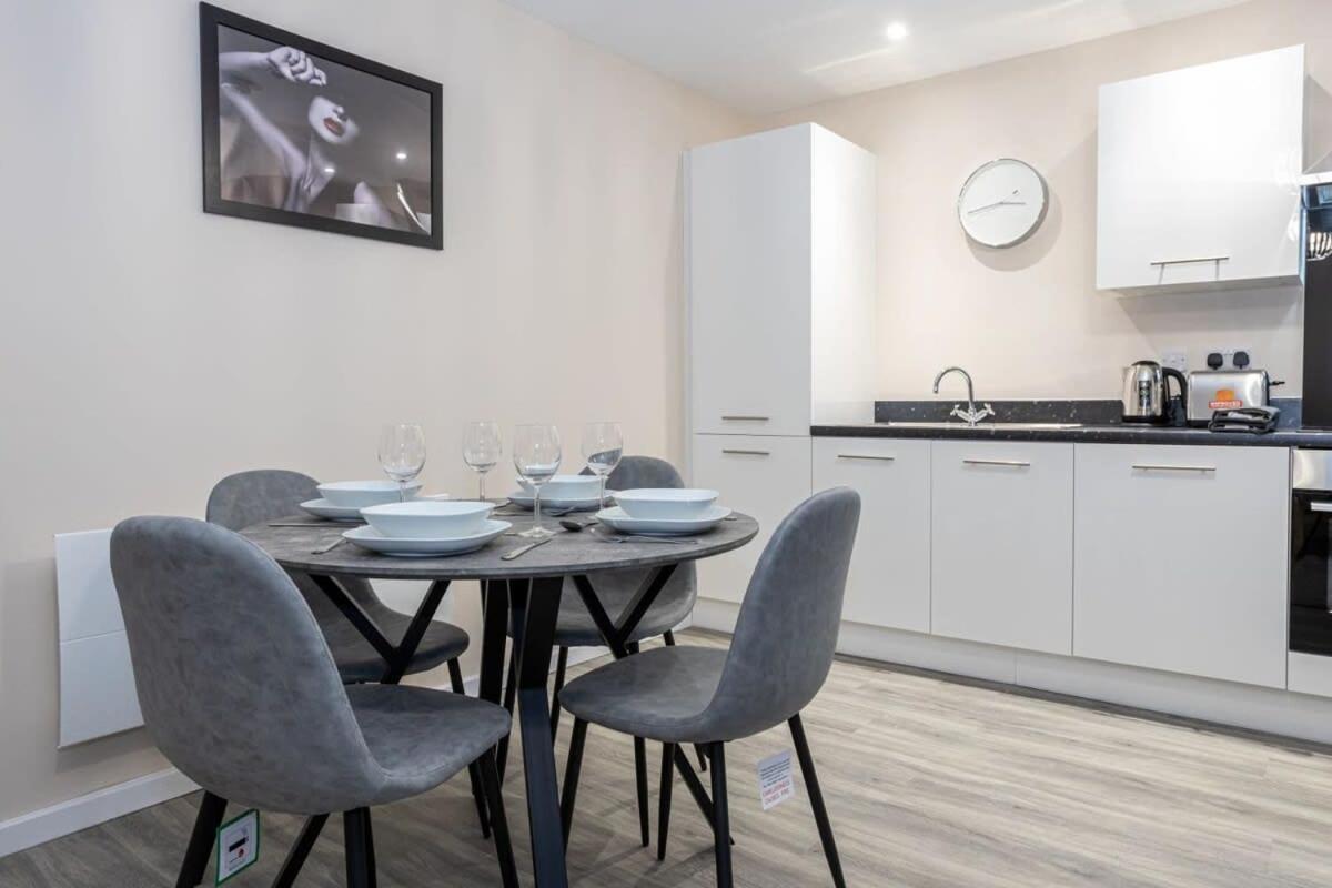 Lovely 1 Bedroom Apartment In Manchester Exterior foto